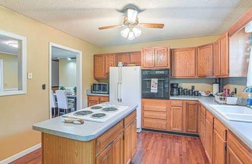 Lockbridge House | Pet-Friendly West Virginia Home - Patio & Fire Pit