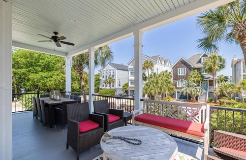Isle of Palms House | Pet-Friendly Wild Dunes Stay – Pool Access + Porches & Classic Coastal Style