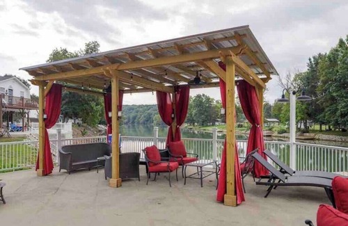 Florence House | Pet Friendly, Wilson Lake, Dock, Boat Launch, 2 Slips, 4 bed 4 bath, lake view