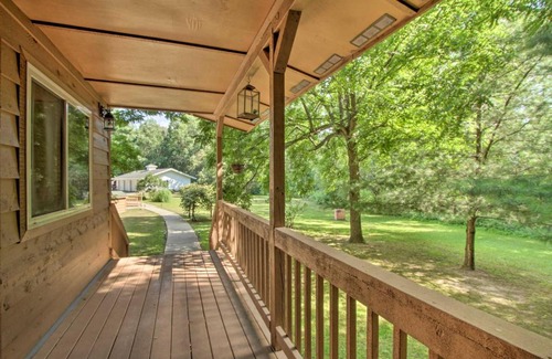 Wisconsin Dells House | Pet-Friendly Wisconsin Dells Studio with Porch!