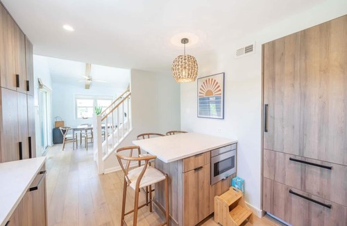 Stone Harbor Condo | Pet Friendly with a new pool, outdoor space and 4 bedrooms! Great location within walking sitance to 96th Street shopping and activities.