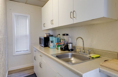 Worcester Apartment | Pet-Friendly Worcester Apt ~ 1 Mi to Downtown!