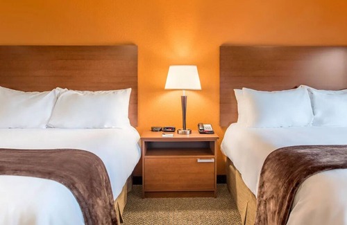 Hastings Hotel | Pet-Loving Room Close to Trails at Lake Hastings – Affordable & Convenient