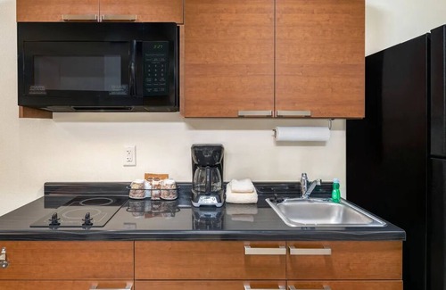 Hastings Hotel | Pet-Loving Room Close to Trails at Lake Hastings – Affordable & Convenient