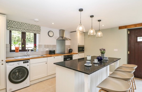 Bourton Cottage | PETALS PATCH, family friendly, with a garden in Lower Slaughter