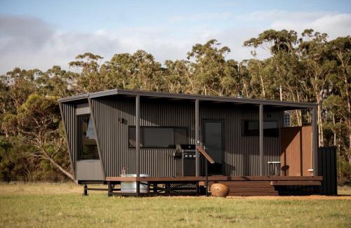 Merivale Apartment | Peter the Tiny Cabin in Esperance