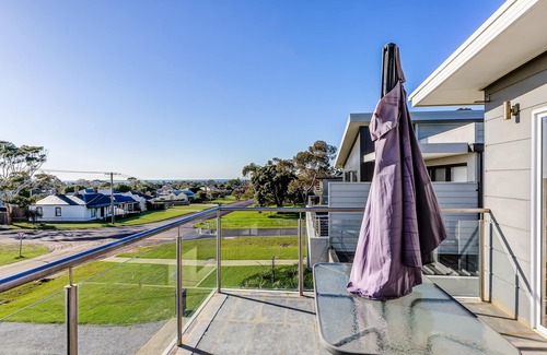 Portarlington House | Peters and suzies Beach House