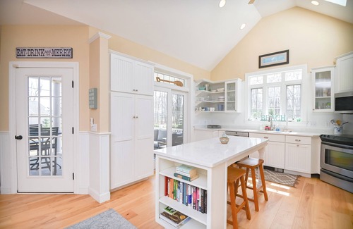 York Harbor House | Pete’s Place – Stunning & Spacious 5 BDR, Walk to Beach and Harbor!