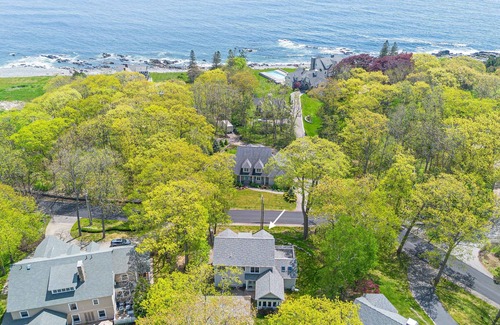 York Harbor House | Pete’s Place – Stunning & Spacious 5 BDR, Walk to Beach and Harbor!