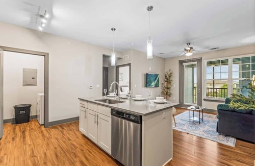 Florida Central Atlantic Coast Apartment | PetFriendly King Apt Top Amenities 15 min to Parks