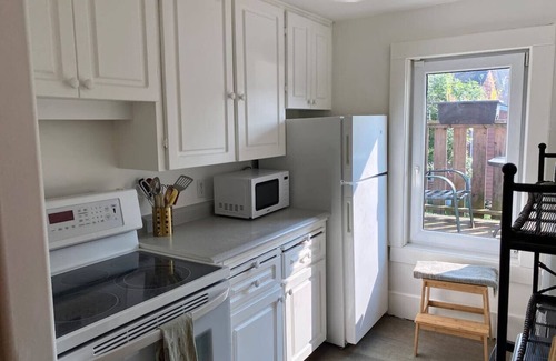 Queens Square Apartment | Pethick's Lookout - Thomas Suite