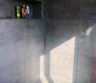 Le Mesnil-le-Roi Bed & Breakfast | Petit coin de paradis