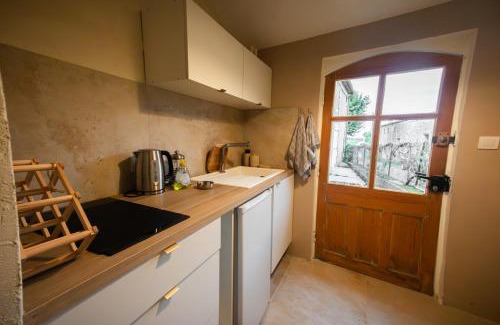 Saint-Christophe-des-Bardes House | Petit Chai au coeur de village