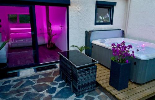 Cavalaire-sur-Mer House | Petit Havre de Paix avec Jacuzzi Luxe & Jardin Privatif Zen