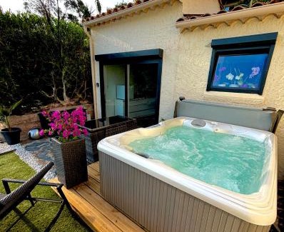 Cavalaire-sur-Mer House | Petit Havre de Paix avec Jacuzzi Luxe & Jardin Privatif Zen