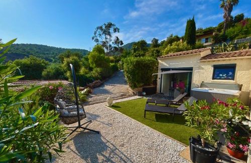 Cavalaire-sur-Mer House | Petit Havre de Paix avec Jacuzzi Luxe & Jardin Privatif Zen