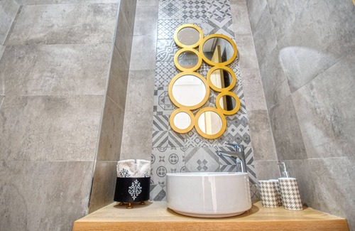 Swiss City Apartment | Petit Palace - splendid T3 - city center - 6PX