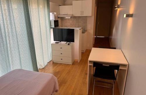 Coubron Apartment | Petit Pied-à-Terre