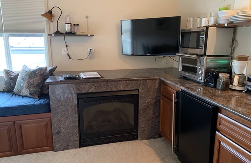Northeast Bellevue Apartment | Petit Studio on Lake Sammamish near Microsoft and Nintendo