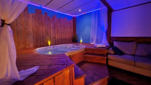 Mauricie Apartment | Petit studio très intime, avec spa intérieur au coeur de Shawinigan