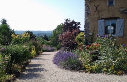 Puy-l'Eveque House | Petit Vue Vert - One Bedroom Gite with heated pool on edge of medieval village