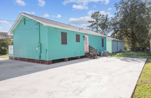 Downtown House | Petite Cottage near Downtown w/extra parking