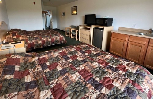 Renault Apartment | Petite Double Queen Suite with Free Parking!