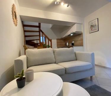 Douvres-la-Delivrande Apartment | Petite maison indépendante à 7mn de la plage