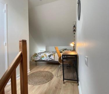 Douvres-la-Delivrande Apartment | Petite maison indépendante à 7mn de la plage