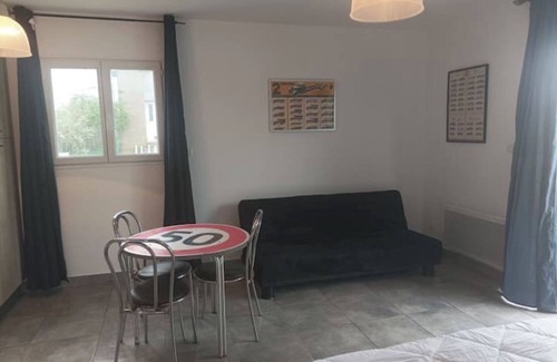 Rousson Apartment | Petite Maison Dans Propriété