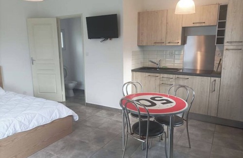 Rousson Apartment | Petite Maison Dans Propriété