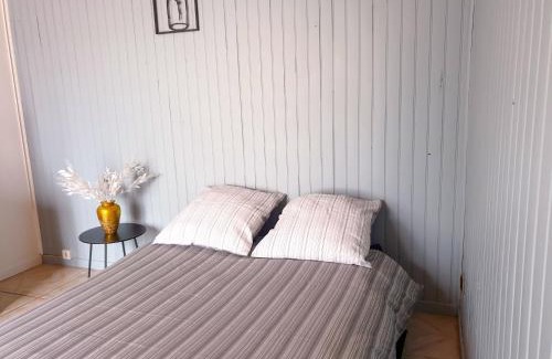 Stains Apartment | Petite Maison hyper calme proche RER, à 2 arrêts du Stade de France, 25min Paris centre, proche, Disney, Astérix, CDG