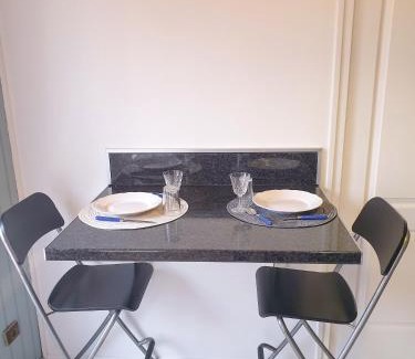 Stains Apartment | Petite Maison hyper calme proche RER, à 2 arrêts du Stade de France, 25min Paris centre, proche, Disney, Astérix, CDG