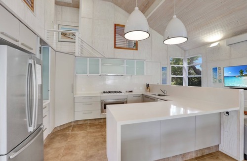 Point Lookout House | Pets Allowed in this large family beach house a short walk to hotel and.