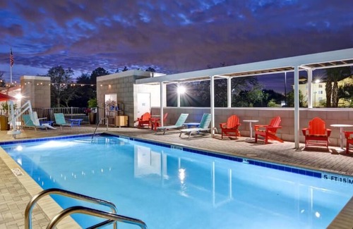 Daytona Beach House | Pets are Allowed HERE! Onsite Pool, Close to Daytona Flea & Farmers Market