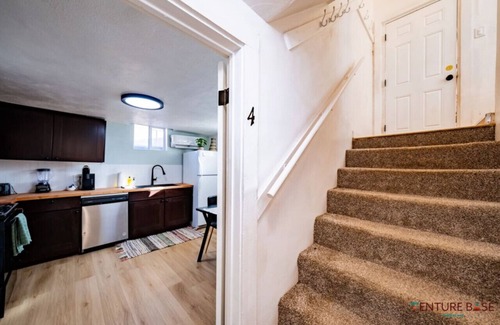 Kanab Hotel | PETS|Hot Tub|Long-Term Ready | Modern Basement Retreat