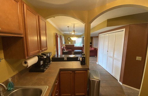 Briargate Apartment | ✔Pets✔ ♕King Bed/Bath/Kitchen ♨Hot Tub♨ w views 🏞