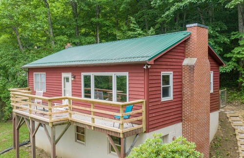 Boone House | Pets + King Beds + Arcade + App State + Foosball + Fire Pit