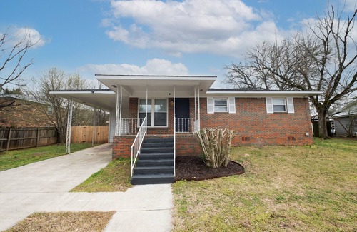 Huntsville House | Pets Stay Free! 3 Bedroom Ranch*South Huntsville* Fully Fenced Yard