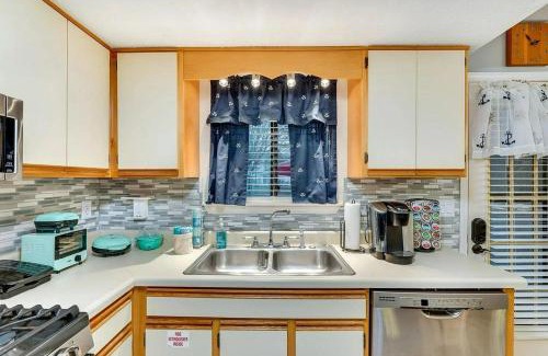 Panama City Beach Apartment | PETS STAY FREE! Fenced! Parking for 2! 11 Pools!