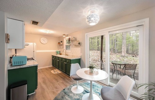 Acme House | Pets~Trails~Beaches~10mins to TC~2 Person Suite