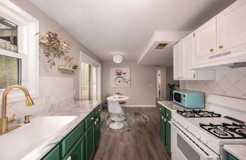 Acme House | Pets~Trails~Beaches~10mins to TC~2 Person Suite
