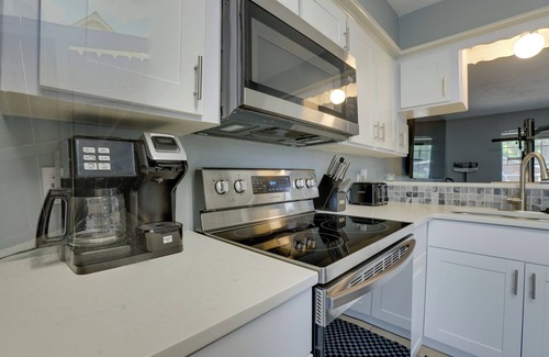 Humble House | Pets Welcome! Humble Townhome 4 Mi to Airport