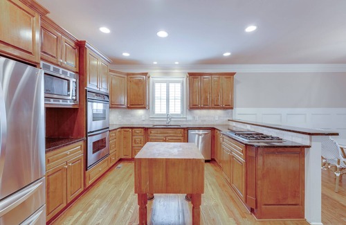 Sandy Springs House | Pets Welcome! Spacious ATL Area Retreat w/Deck
