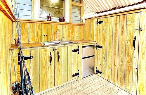 Crescent Beach Cottage | Pets ❤️ Welcome Renovated Modern Rustic Beach Cottage Dwnstrs with 🌊 Ocean View
