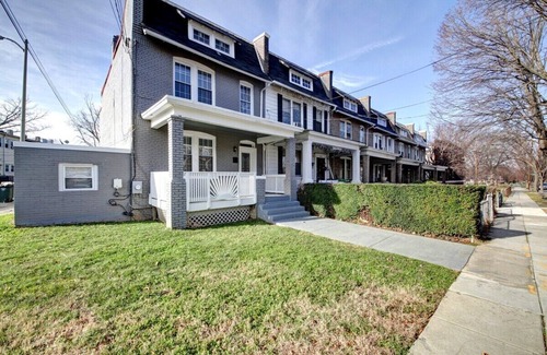 Petworth House | Petworth Retreat: 5BR, 3.5BA Home. Your Vacation or Staycation or Business Trip!