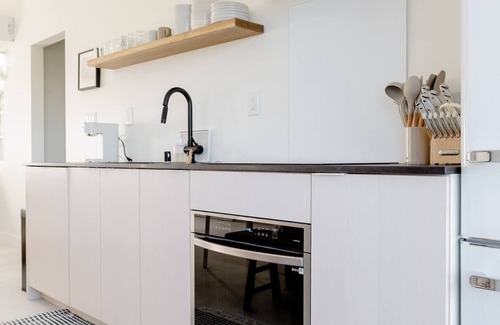 Monterey House | PG House: Modern Ocean Bungalow Amazing Location