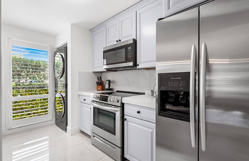 Hunt Club Condo | PGA National Private Entrance - 2023 Renovation - Corner Unit