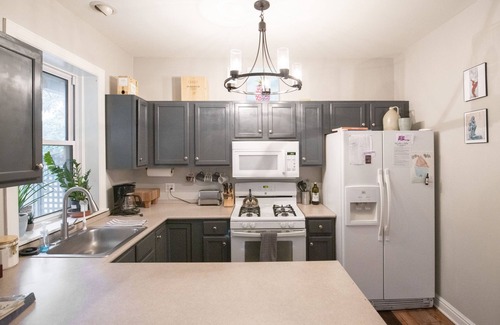 Manchester House | Pgh's Artist's Gallery B&B. Walk to All Games!