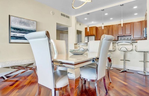Sunny Isles Beach Condo | PH9 - 19370 Collins Ave MIA